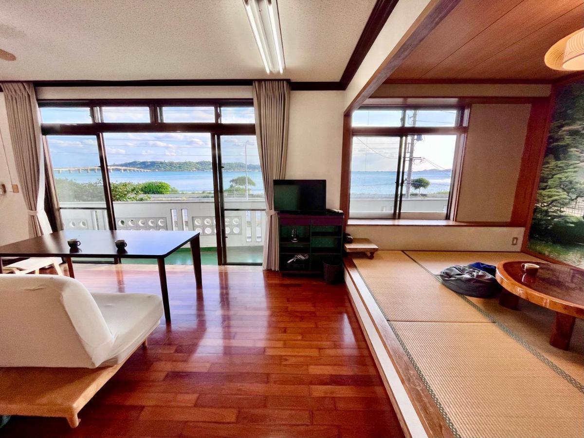 バーベキューもできる! 海と浜比嘉大橋を一望できる宿 Henza מראה חיצוני תמונה